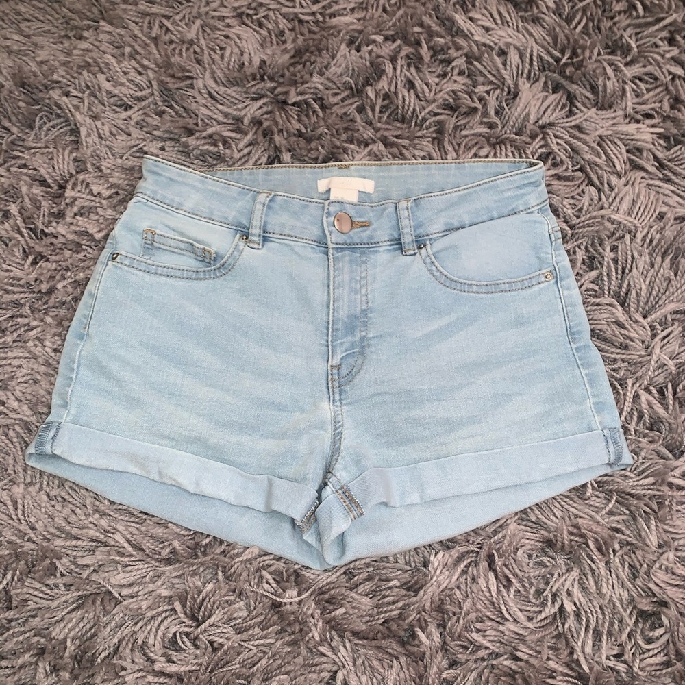 H&M Light blue jean shorts; size 4